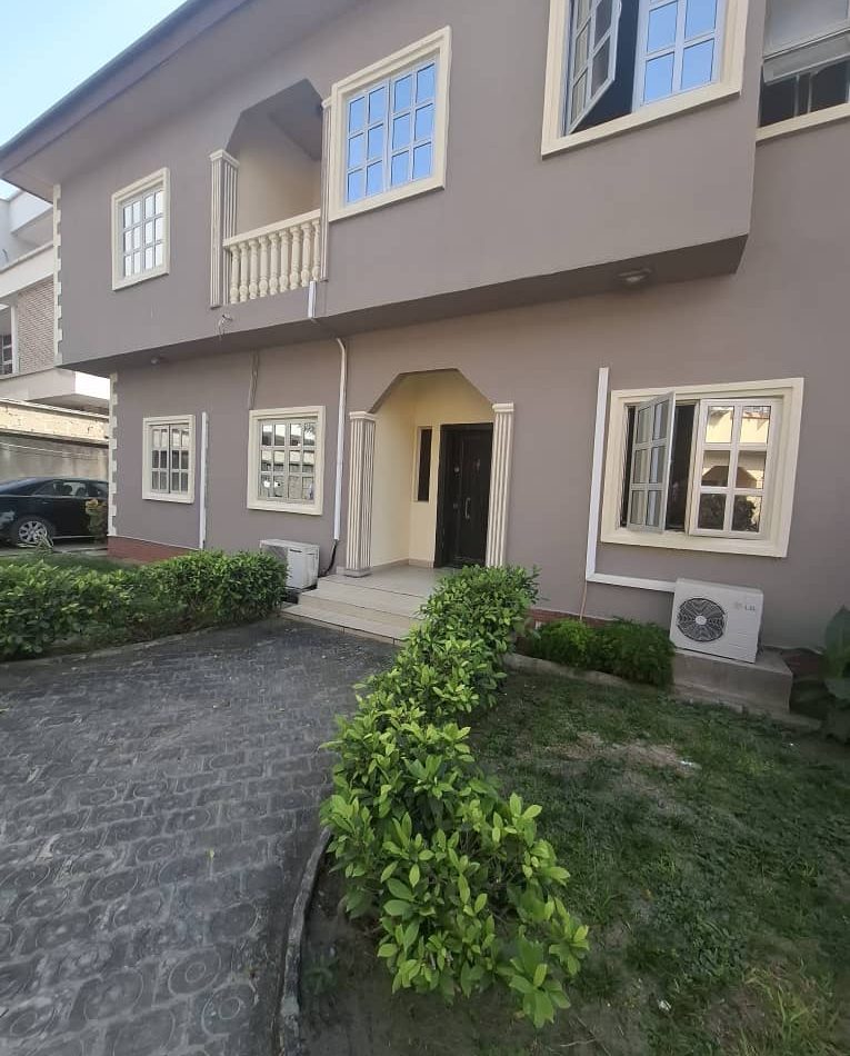 5 bedroom semi-detached duplex for rent in Lekki Phase 1