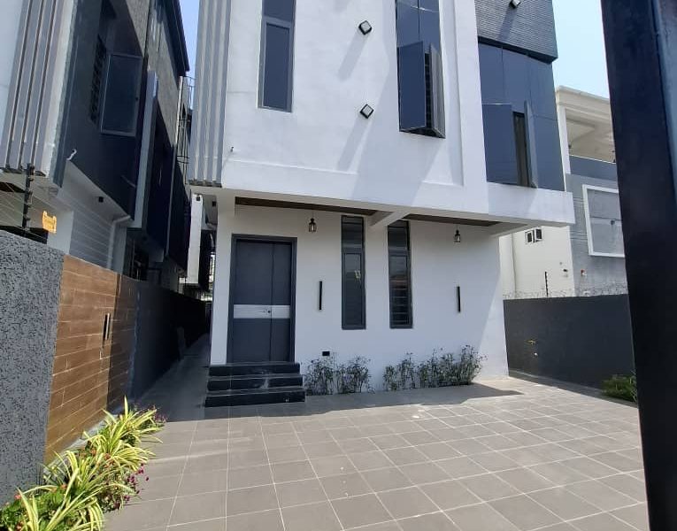 5 bedroom detached house for rent in Lekki Phase 1